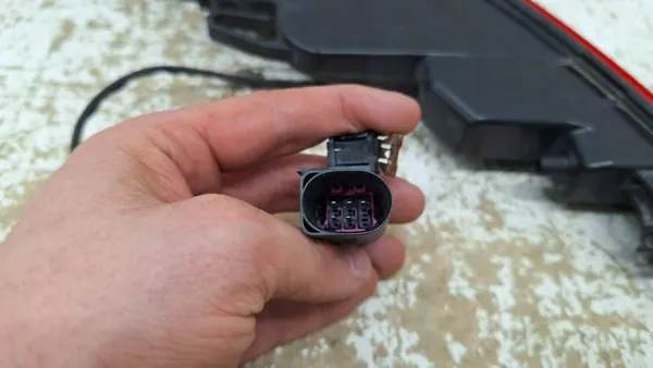 Begagnad Porsche OE bakljus höger OEM 95B945726J image 5