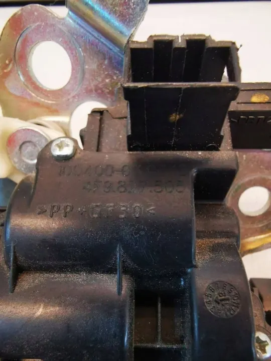 Audi Q7 4L 2012 Heckklappenschloss OEM 4F9827505 image 3