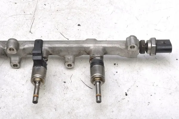 SEAT IBIZA V 1.0 TSI Rampe de carburant 04E906036AT image 2