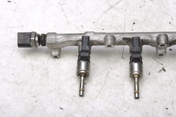 SEAT IBIZA V 1.0 TSI Rampe de carburant 04E906036AT image 3