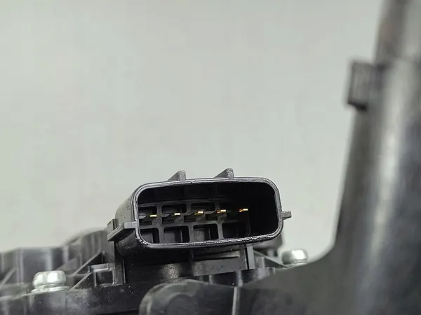 Nissan X-Trail T33 Boîtier de thermostat 96001110E image 5