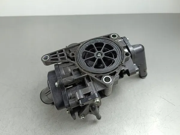 Nissan X-Trail T33 Boîtier de thermostat 96001110E image 6