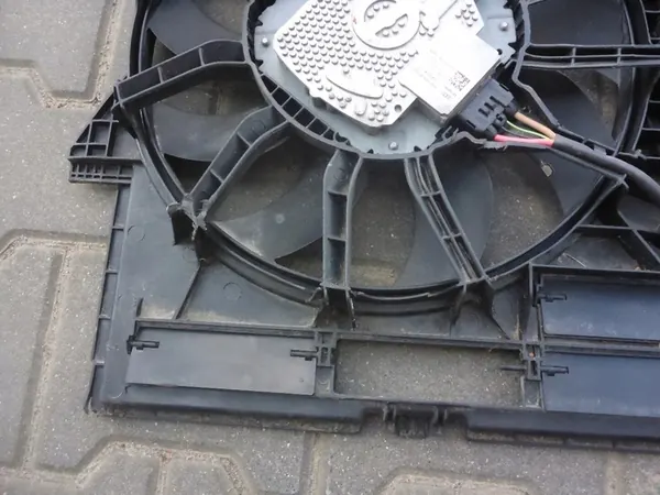 AUDI A8 D4 Kylarrubrik Fläkt 4H0121003N image 6