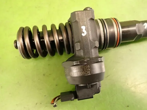 Injector OEM 038130073AM para VW Polo IV 1.4TDI image 3