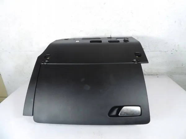 AUDI A3 8V Matkustajatilat 8V1857035 image 1