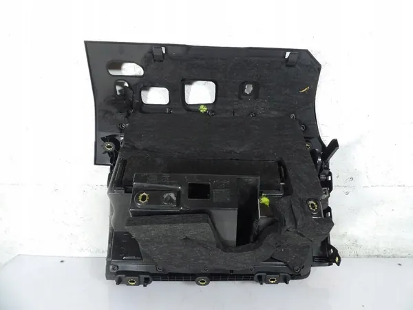 AUDI A3 8V Matkustajatilat 8V1857035 image 2