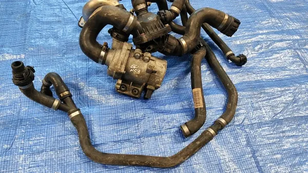 Vattenpump Termostat Slangset BMW E60 E61 E63 E64 image 2