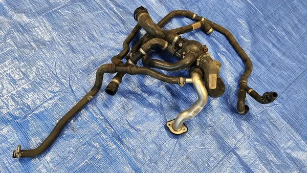 Vattenpump Termostat Slangset BMW E60 E61 E63 E64 image 3