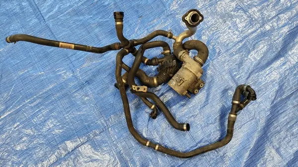 Vattenpump Termostat Slangset BMW E60 E61 E63 E64 image 4