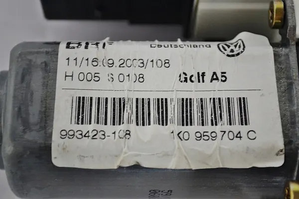 VW Golf 5 motorfäste bak höger OEM H005S0108 image 4