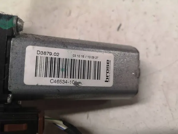 Voorste linker zitmotor BMW 5 (F10) D387902 image 2