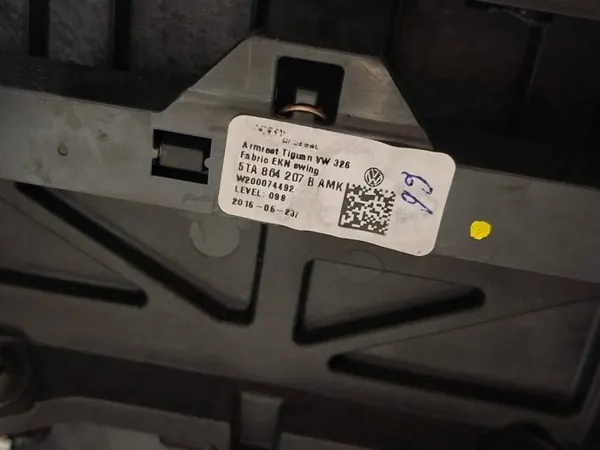 Accoudoir central Volkswagen Tiguan 2016 OEM 5NB863241A image 10