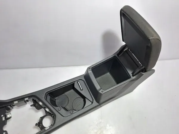 Accoudoir central Volkswagen Tiguan 2016 OEM 5NB863241A image 4