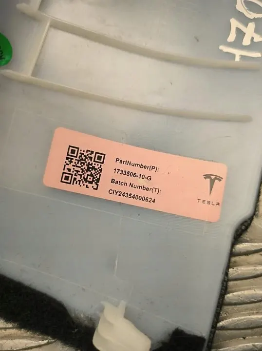 Tesla Model 3 2025 höger fram dörrtröskel OEM 173350610G image 3