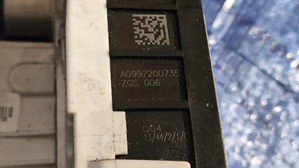 Vänster framdörrslås handtag röd 590 Mercedes W207 OEM image 10