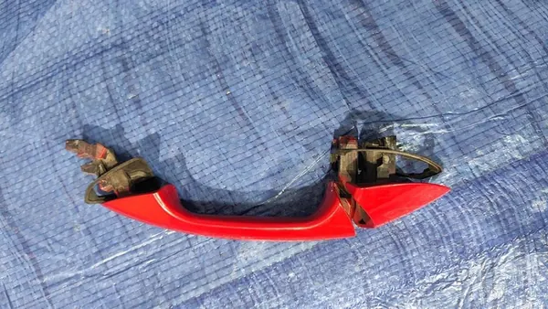 Vänster framdörrslås handtag röd 590 Mercedes W207 OEM image 3