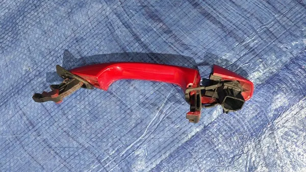 Vänster framdörrslås handtag röd 590 Mercedes W207 OEM image 4