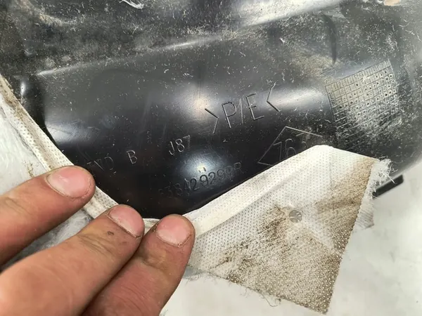 Renault Captur I Front Right Wheel Arch 638429299R image 6