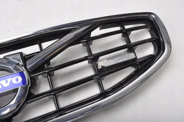 VOLVO V60 S60 II Grill R-Design image 2