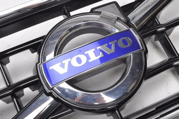 VOLVO V60 S60 II Grill R-Design image 9