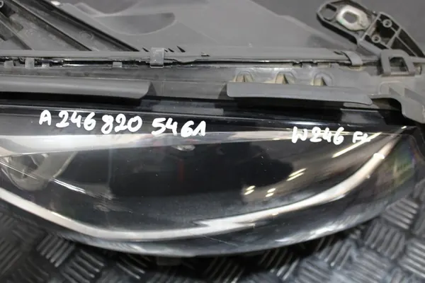 Rechter Voorlicht Mercedes B-Klasse W246 Lift A2468205461 image 6