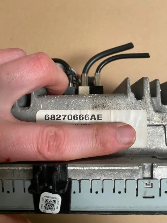 Jeep OE Näyttöruutu OEM 68270666AE - Käytetty image 3