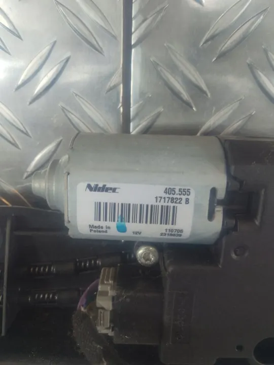 MERCEDES W212 SZYBERDACH KOMBI - Gebrauchtes Schiebedach image 4