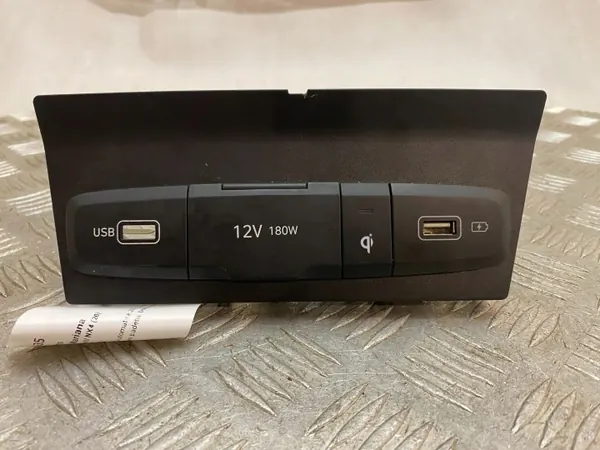 Tomada USB Hyundai Tucson OEM 84630N7800 - Usado image 2