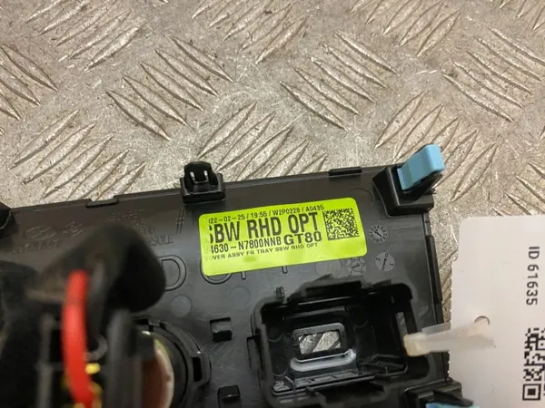 Tomada USB Hyundai Tucson OEM 84630N7800 - Usado image 4