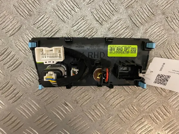 Tomada USB Hyundai Tucson OEM 84630N7800 - Usado image 5