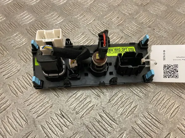 Tomada USB Hyundai Tucson OEM 84630N7800 - Usado image 8
