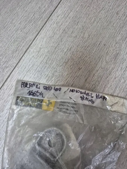 Ferrari 360/430 Rechte Motorhaubenhalterung OEM 64877500 image 3