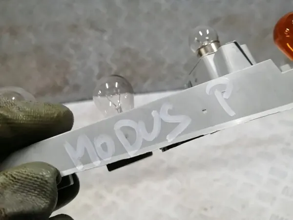 Renault Modus Bakljus Höger Insats OEM FRE59219 image 3