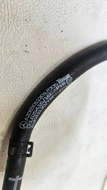 Mercedes C-Klasse W206 Schlauch OEM A2065011201 image 3