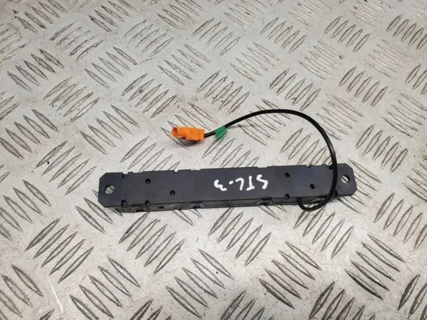 Alfa Romeo Stelvio Antenneversterker OEM 50547712 image 3