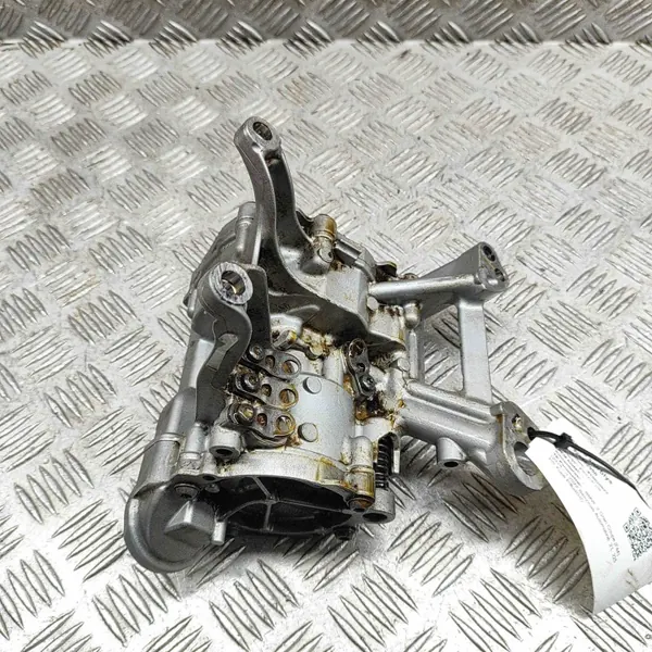 Begagnad BMW oljepump OEM 72387319 för 2 Gran Coupe image 4