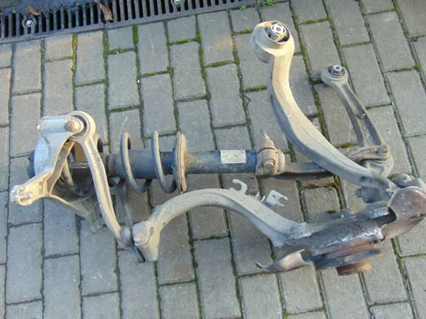 Amortizzatore anteriore sinistro Audi A4 B8 Kombi 2.7 TDI image 2