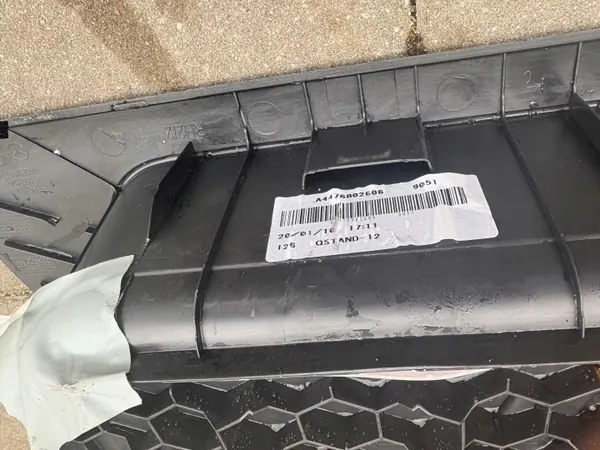 Mercedes Clase V 447 Tapacantos LED OEM A4476802606 image 3