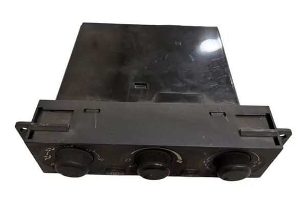 Ilmastointipaneeli Mitsubishi Pajero 2001 Vasemmalla Puolella MR500646 image 2