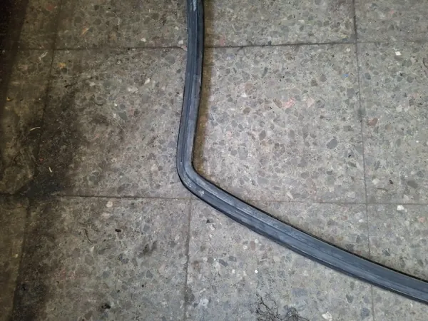 Junta de para-brisas dianteiro Mercedes W116 OEM image 6