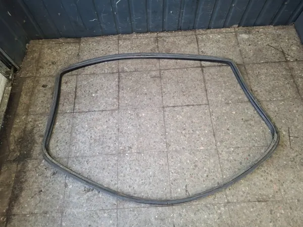 Junta de para-brisas dianteiro Mercedes W116 OEM image 7