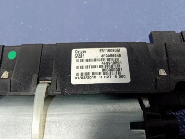 Audi Q5 I 8R Atuador Klappe Traseiro Esquerdo OEM 4F9959945 image 3