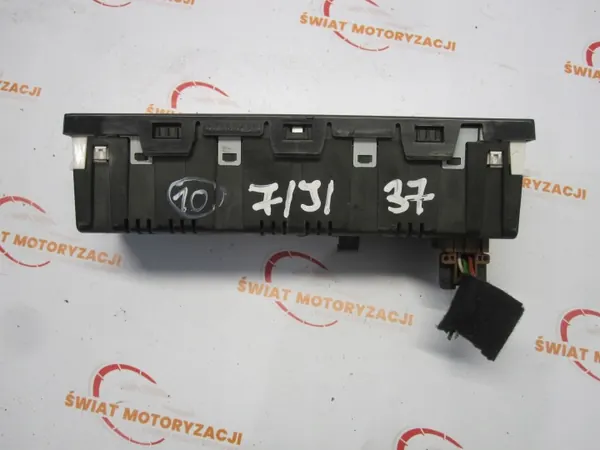 Citroen DS3 Näyttöruutu OEM 9677093680 - Käytetty image 2