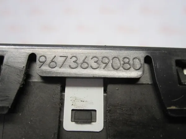 Citroen DS3 Näyttöruutu OEM 9677093680 - Käytetty image 8