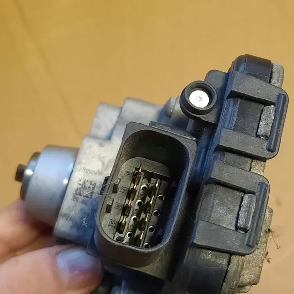 BMW X3 F25 Reduktionsregulator OEM 7639261 image 3