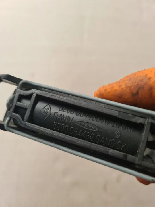 Kopfstützenführung OEM 8200064482 rechte Seite image 4