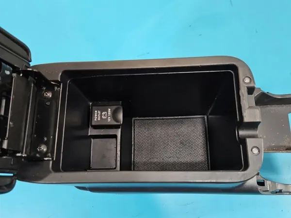 Accoudoir tunnel OEM IMPRK1461859 pour Peugeot 4007 image 3