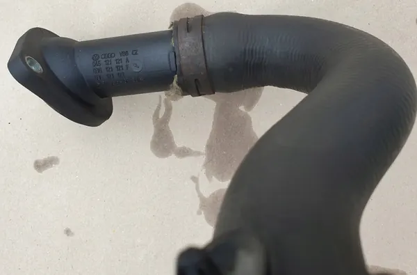 Carcasa de termostato Tubería VW Polo IV 9N image 4