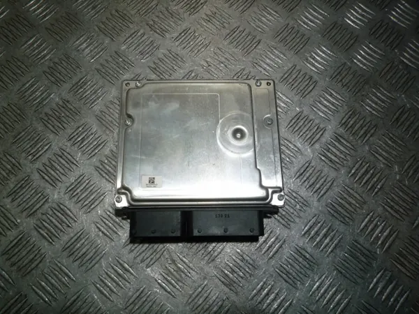 BMW 1-serien ECU OEM 0281016068 - Begagnad image 3