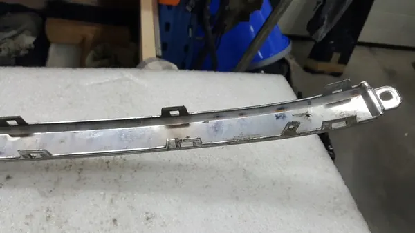 Volkswagen OE 7P6853835 kromilista takapuskuriin image 10